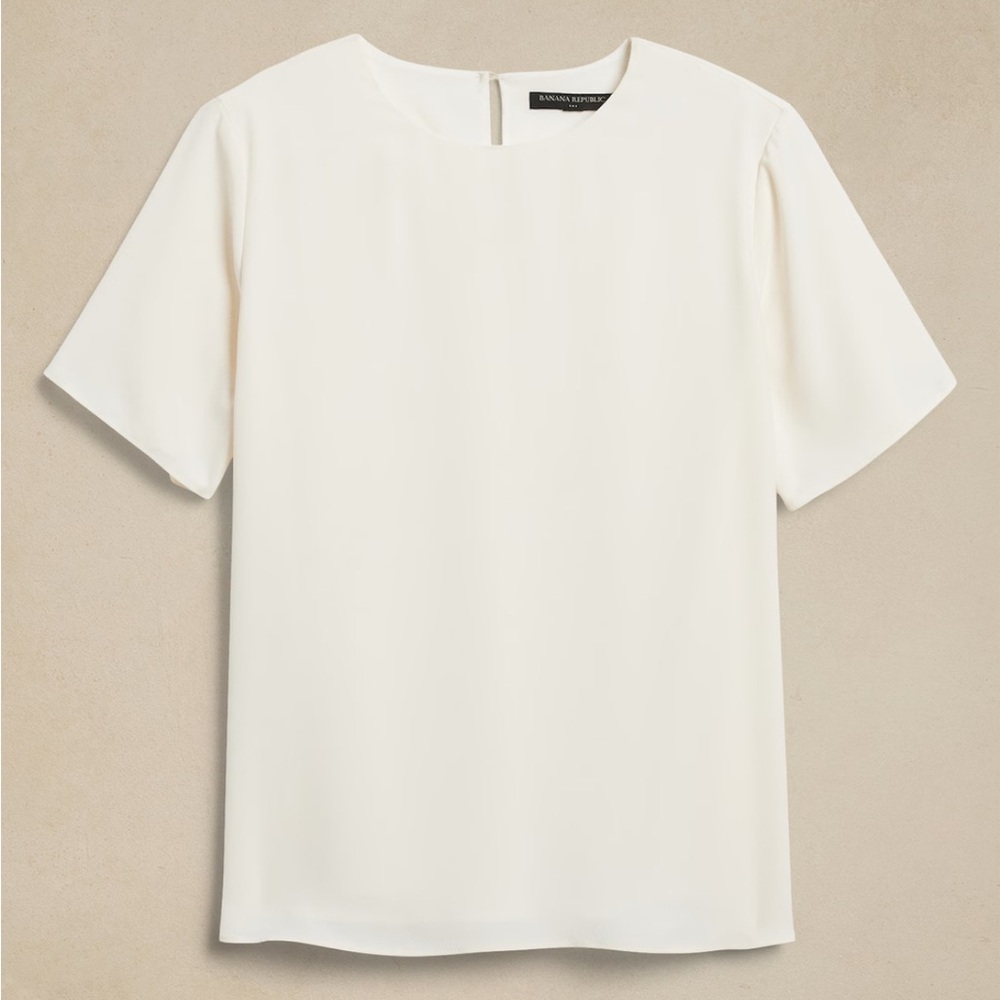 Banana Republic Short Sleeved Crew Neck Shell Blouse in Ivory (“Snow Day”) - Picture 3 of 5
